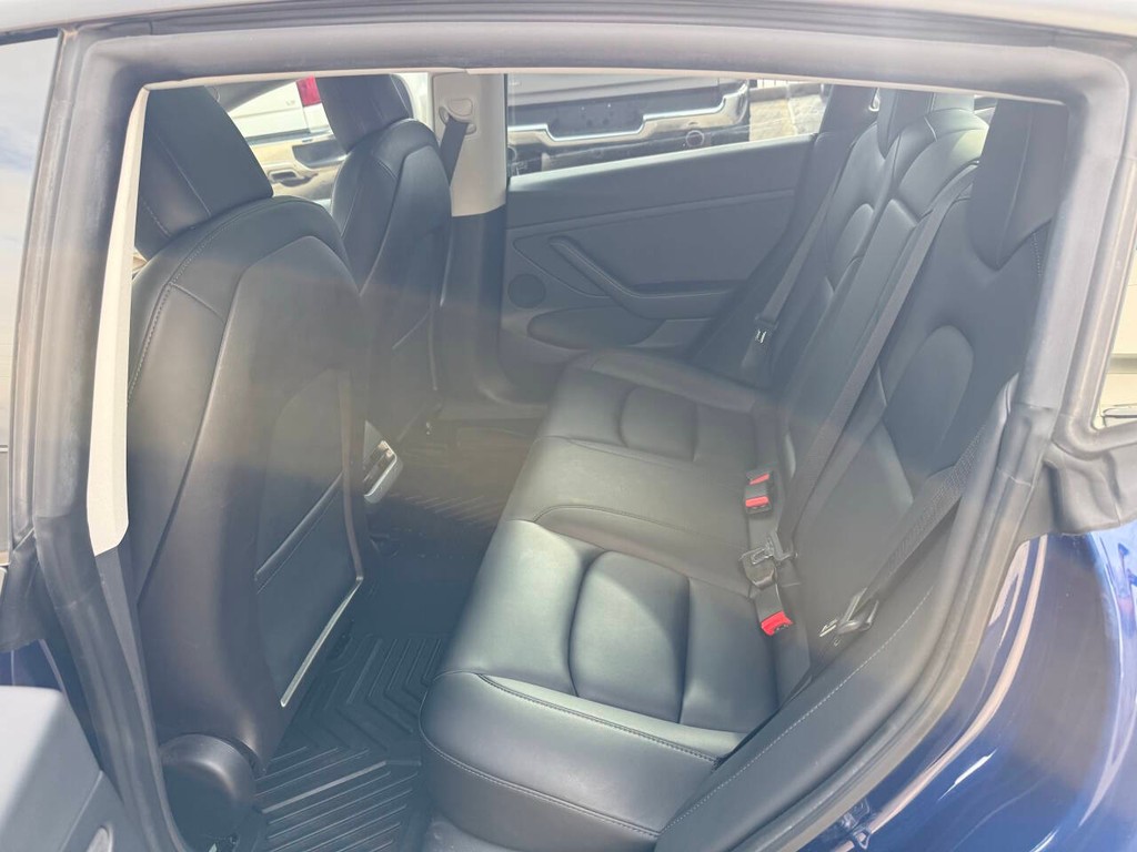 Tesla Model 3 Vehicle Full-screen Gallery Image 13