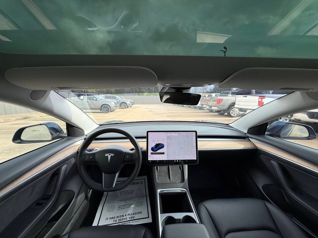 Tesla Model 3 Vehicle Full-screen Gallery Image 18