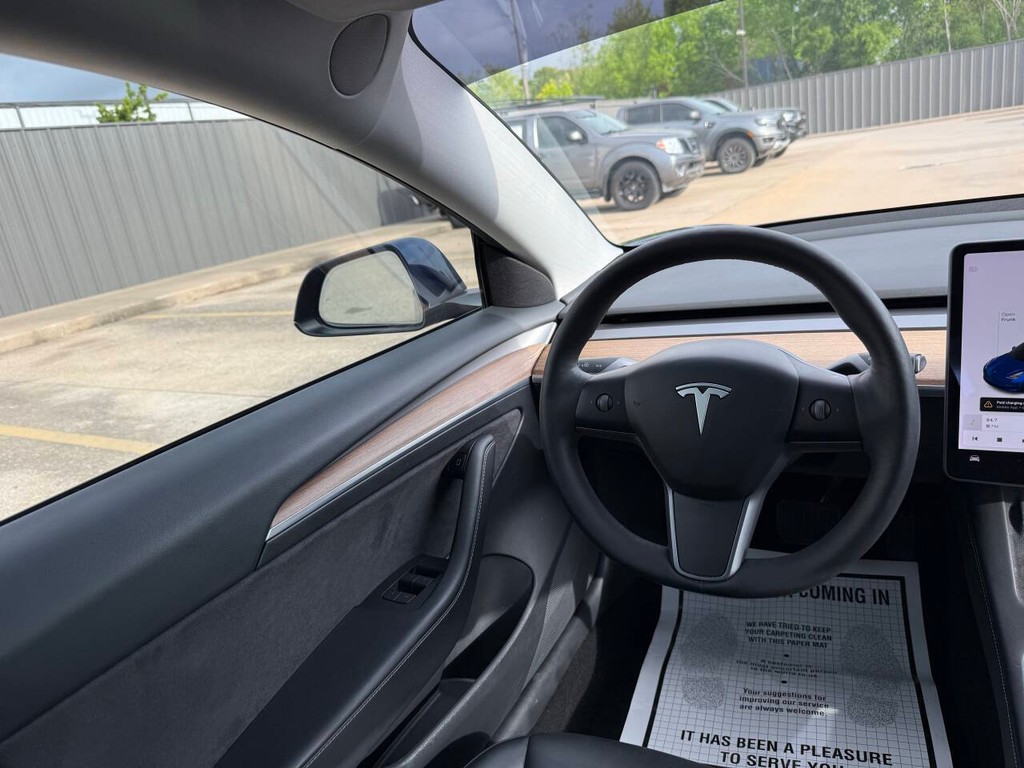 Tesla Model 3 Vehicle Full-screen Gallery Image 19