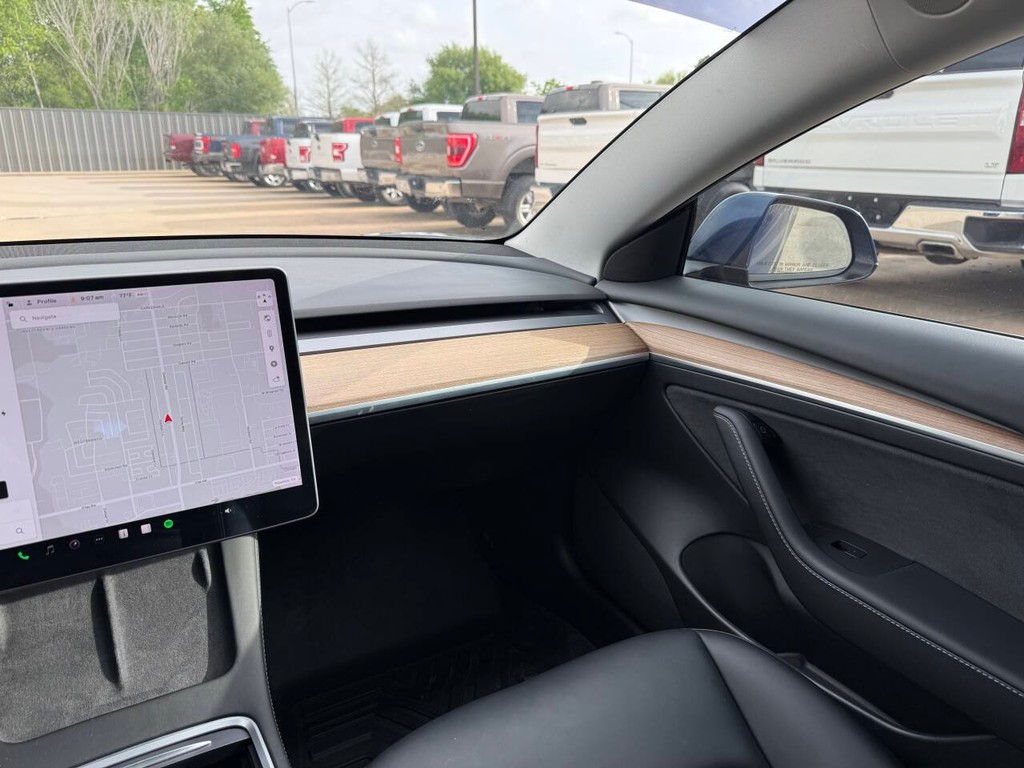 Tesla Model 3 Vehicle Full-screen Gallery Image 20
