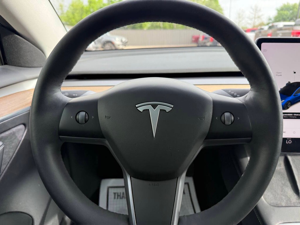Tesla Model 3 Vehicle Full-screen Gallery Image 23