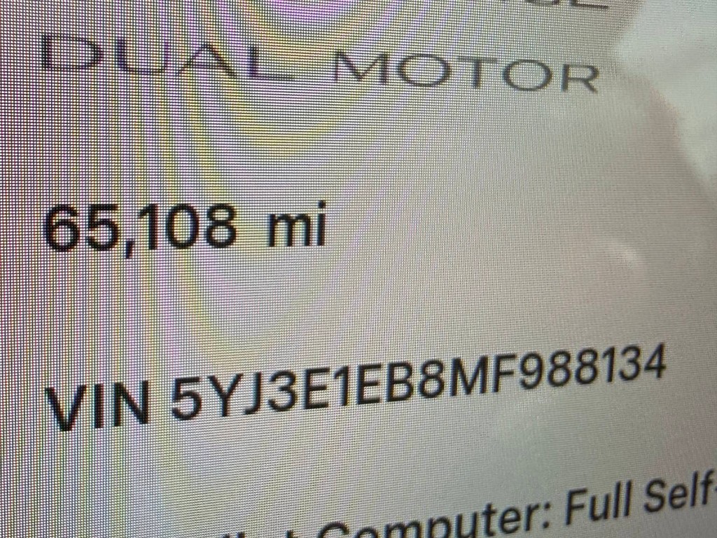 Tesla Model 3 Vehicle Full-screen Gallery Image 28