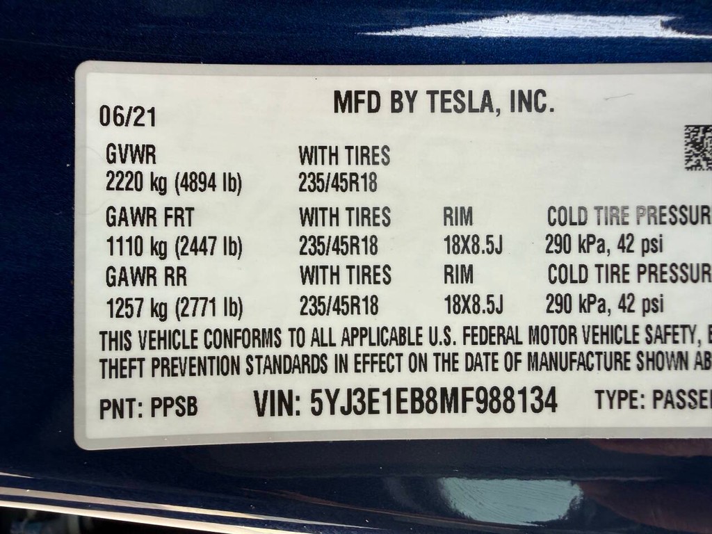 Tesla Model 3 Vehicle Full-screen Gallery Image 29