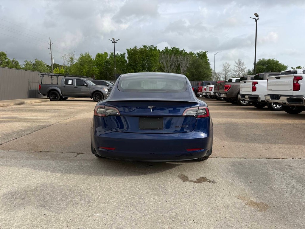 Tesla Model 3 Vehicle Full-screen Gallery Image 33