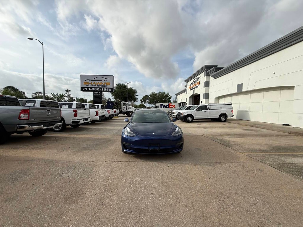 Tesla Model 3 Vehicle Full-screen Gallery Image 36