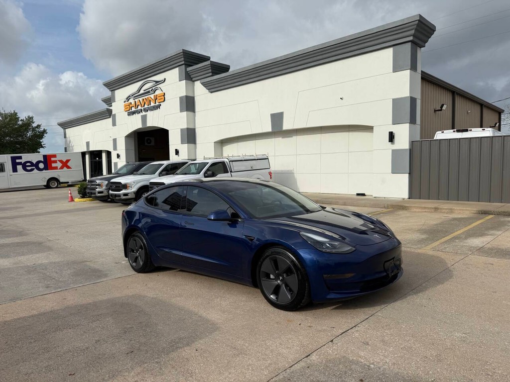 Tesla Model 3 Vehicle Full-screen Gallery Image 37