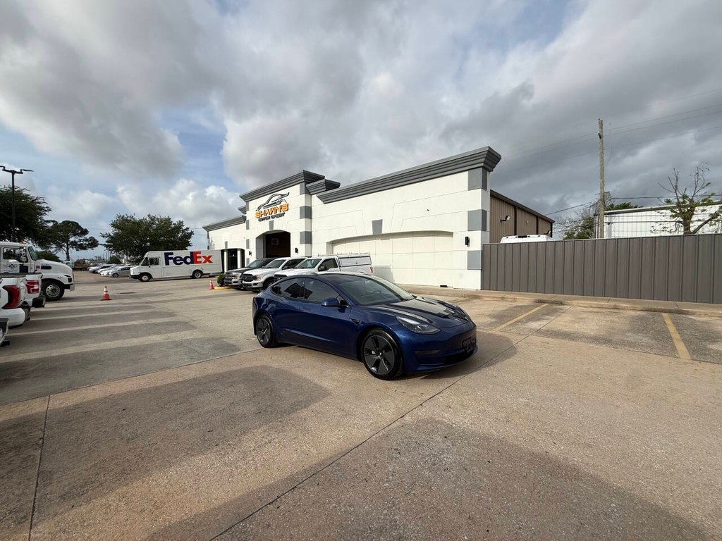 Tesla Model 3 Vehicle Full-screen Gallery Image 39