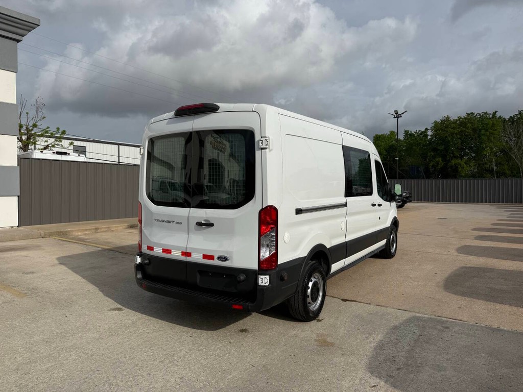 Ford Transit Van Vehicle Full-screen Gallery Image 05