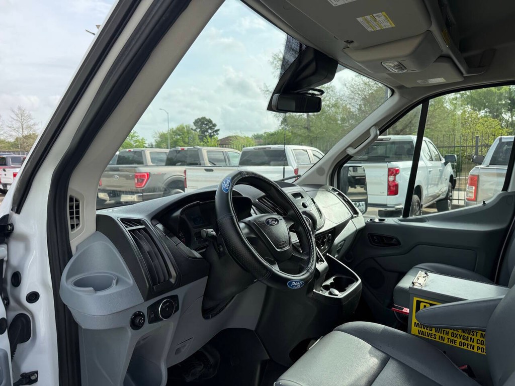 Ford Transit Van Vehicle Full-screen Gallery Image 06