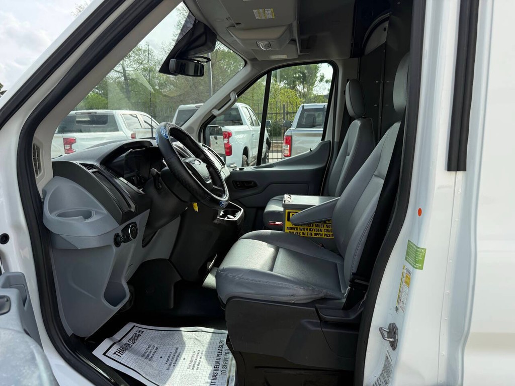 Ford Transit Van Vehicle Full-screen Gallery Image 07