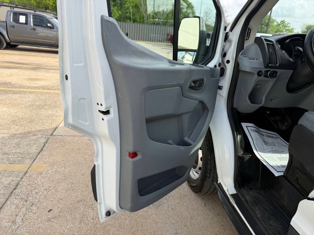 Ford Transit Van Vehicle Full-screen Gallery Image 08