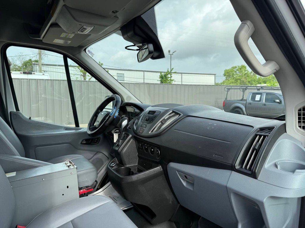 Ford Transit Van Vehicle Full-screen Gallery Image 09