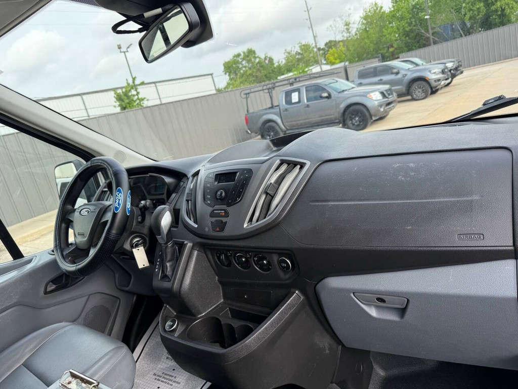 Ford Transit Van Vehicle Full-screen Gallery Image 12