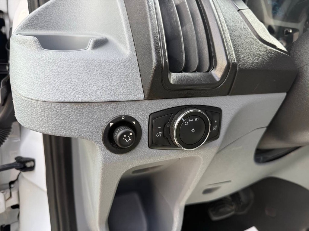 Ford Transit Van Vehicle Full-screen Gallery Image 22