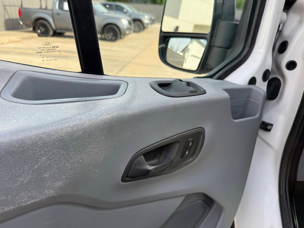 Ford Transit Van Vehicle Full-screen Gallery Image 23