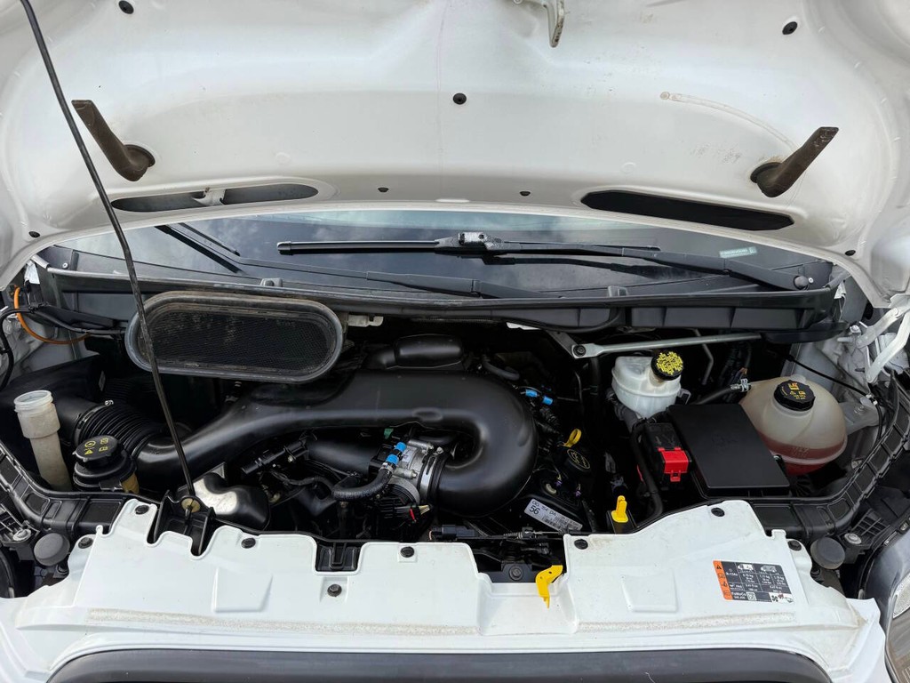 Ford Transit Van Vehicle Full-screen Gallery Image 31