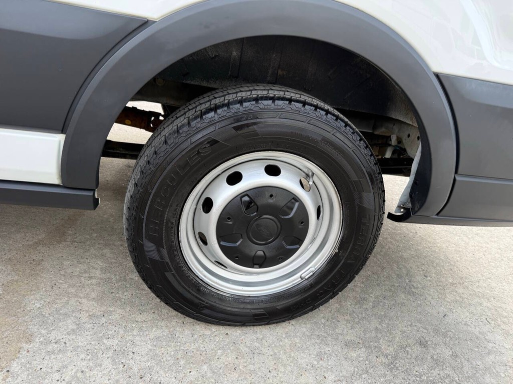 Ford Transit Van Vehicle Full-screen Gallery Image 32