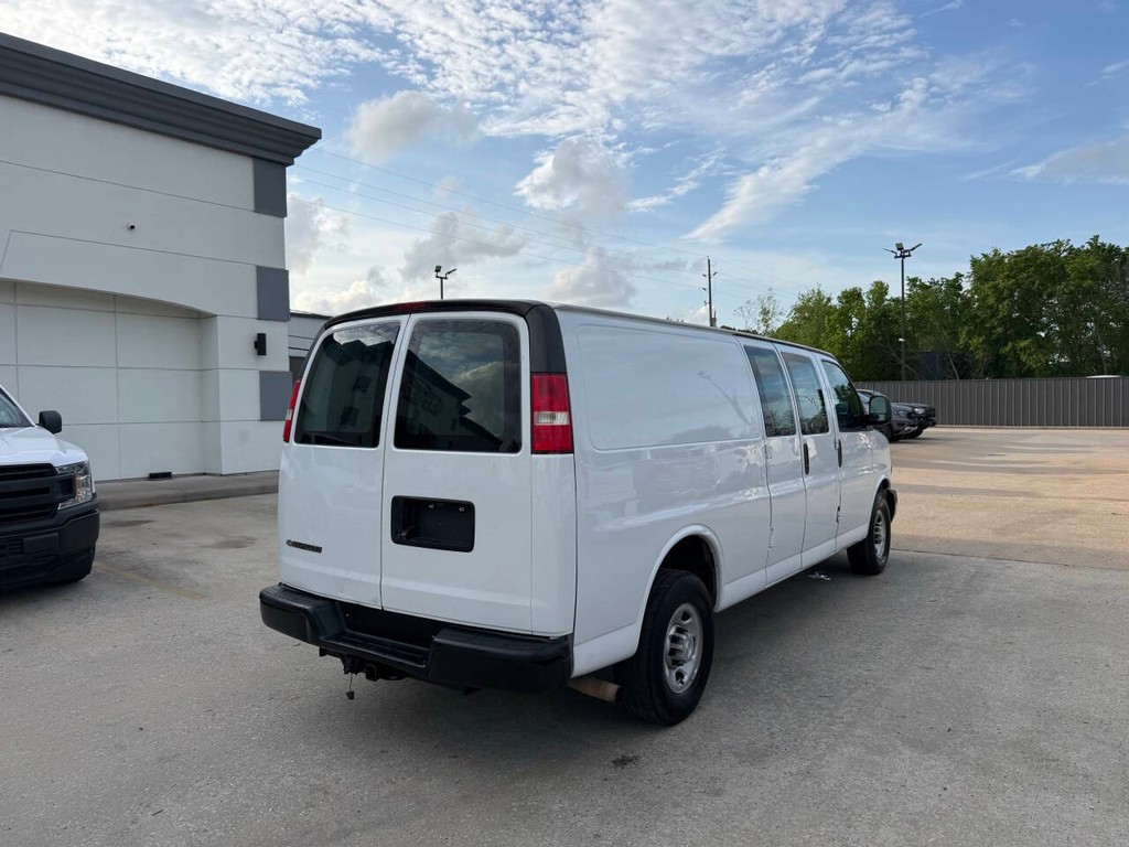 Chevrolet Express Cargo Van Vehicle Full-screen Gallery Image 05
