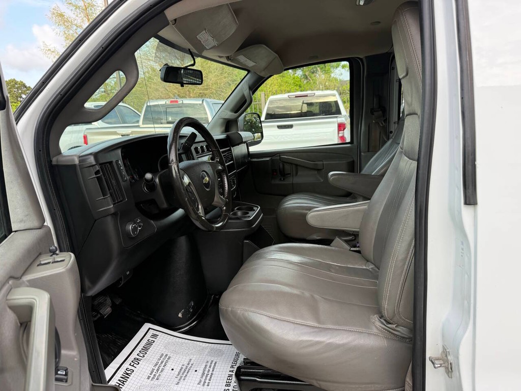 Chevrolet Express Cargo Van Vehicle Full-screen Gallery Image 07