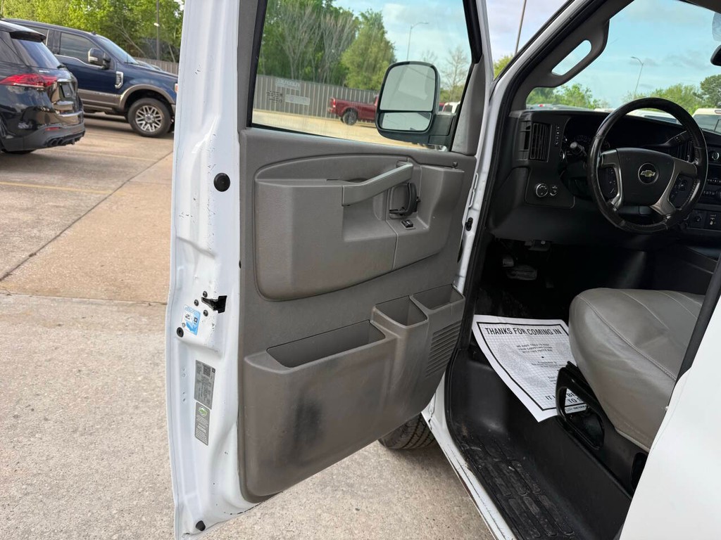 Chevrolet Express Cargo Van Vehicle Full-screen Gallery Image 08
