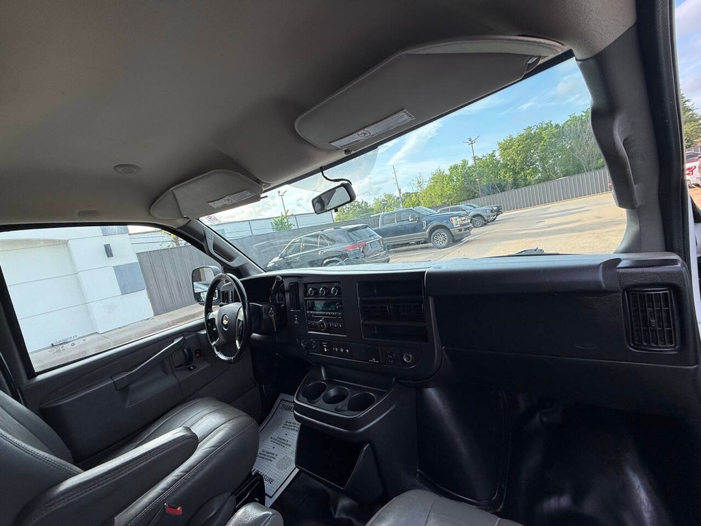 Chevrolet Express Cargo Van Vehicle Full-screen Gallery Image 13