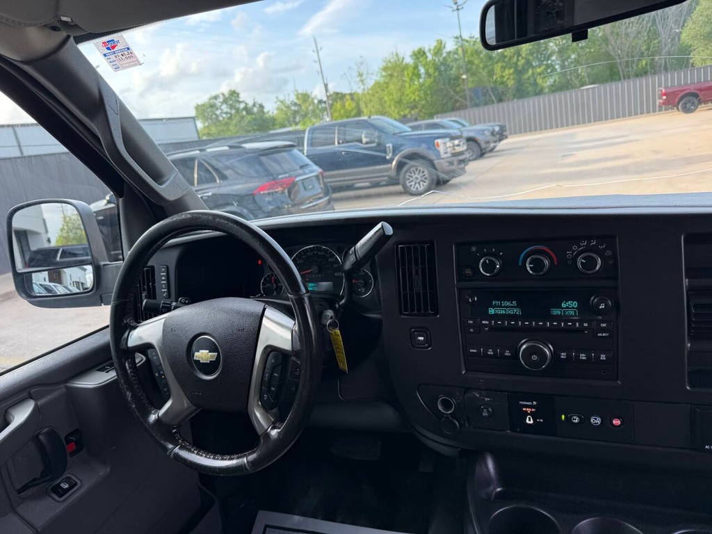 Chevrolet Express Cargo Van Vehicle Full-screen Gallery Image 14