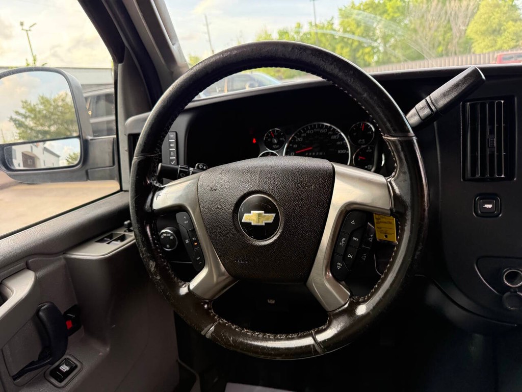 Chevrolet Express Cargo Van Vehicle Full-screen Gallery Image 15
