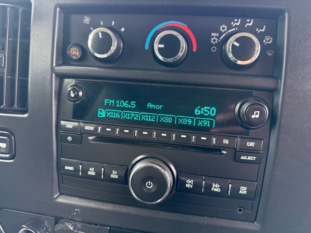 Chevrolet Express Cargo Van Vehicle Full-screen Gallery Image 20