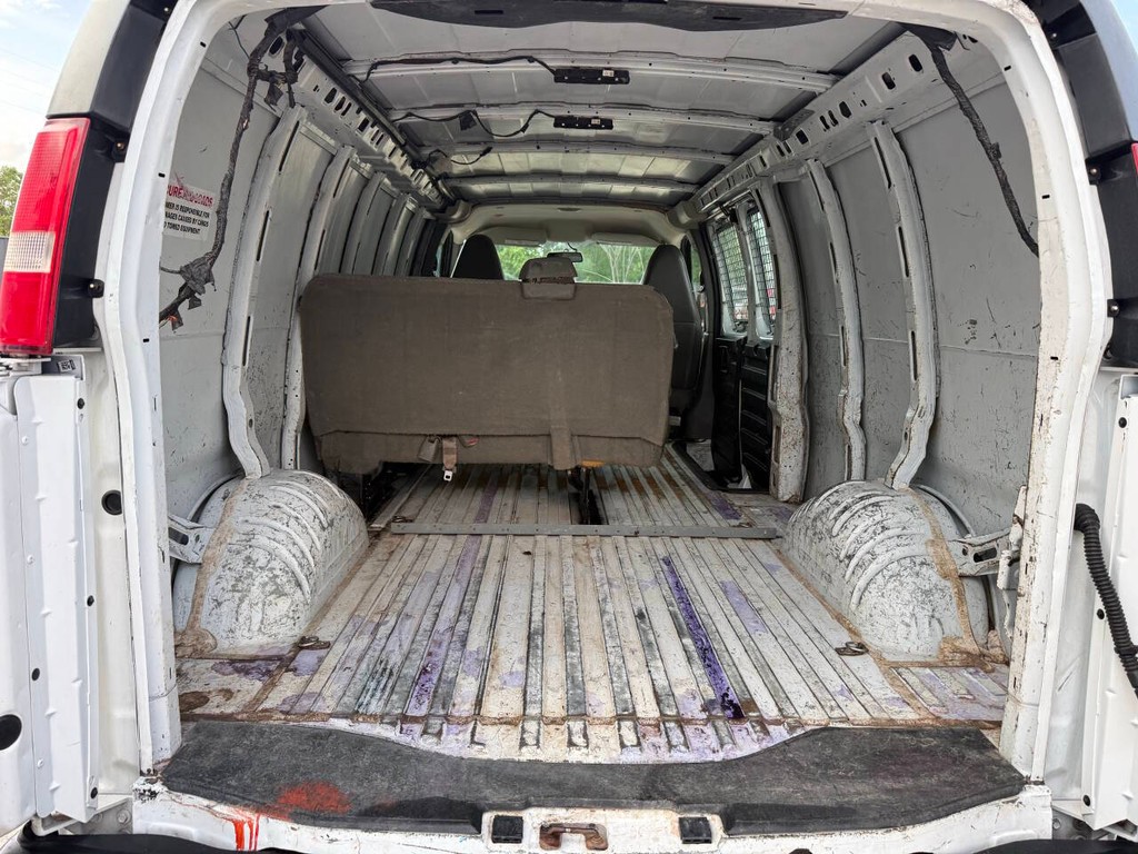 Chevrolet Express Cargo Van Vehicle Full-screen Gallery Image 26