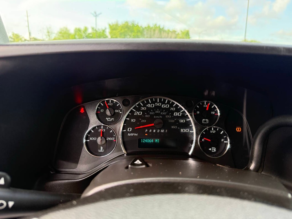 Chevrolet Express Cargo Van Vehicle Full-screen Gallery Image 27