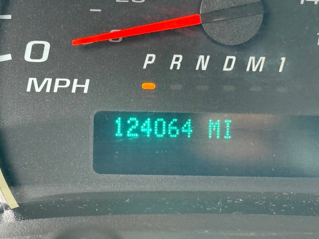 Chevrolet Express Cargo Van Vehicle Full-screen Gallery Image 28