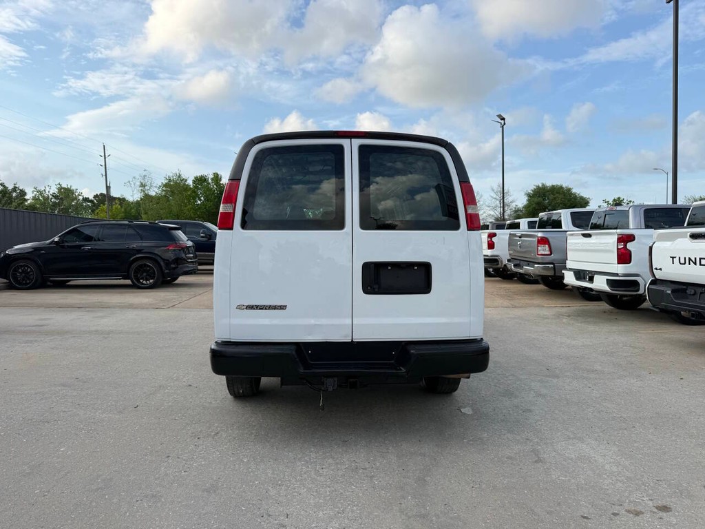 Chevrolet Express Cargo Van Vehicle Full-screen Gallery Image 33