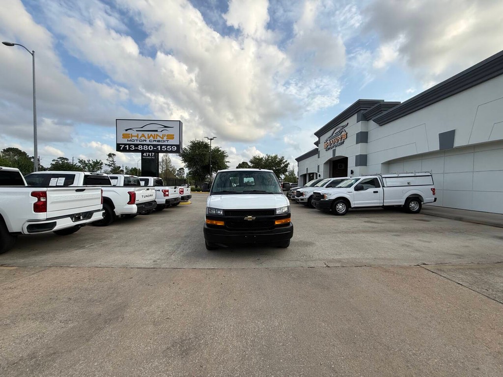 Chevrolet Express Cargo Van Vehicle Full-screen Gallery Image 35