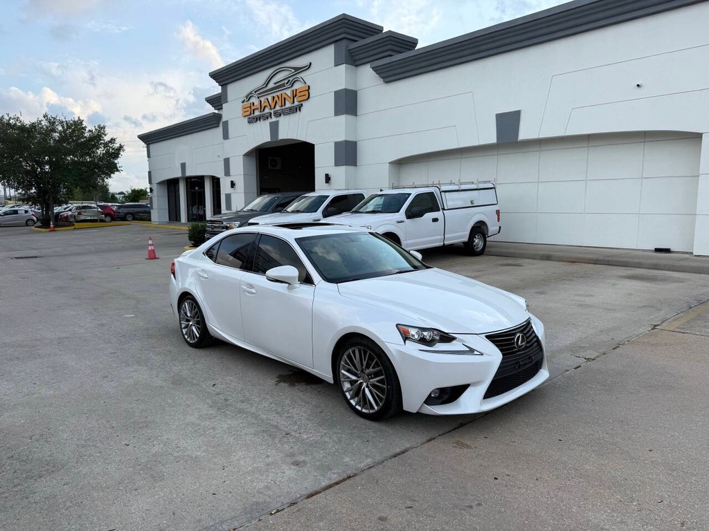 Lexus IS 200t Vehicle Full-screen Gallery Image 02