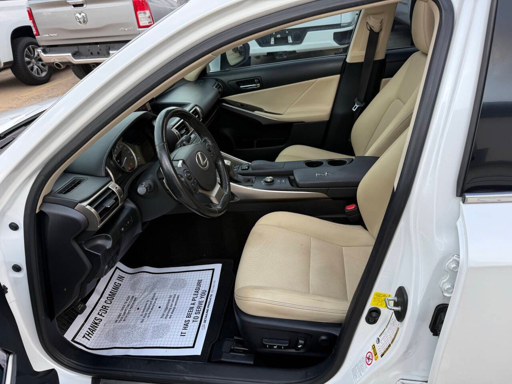 Lexus IS 200t Vehicle Full-screen Gallery Image 07