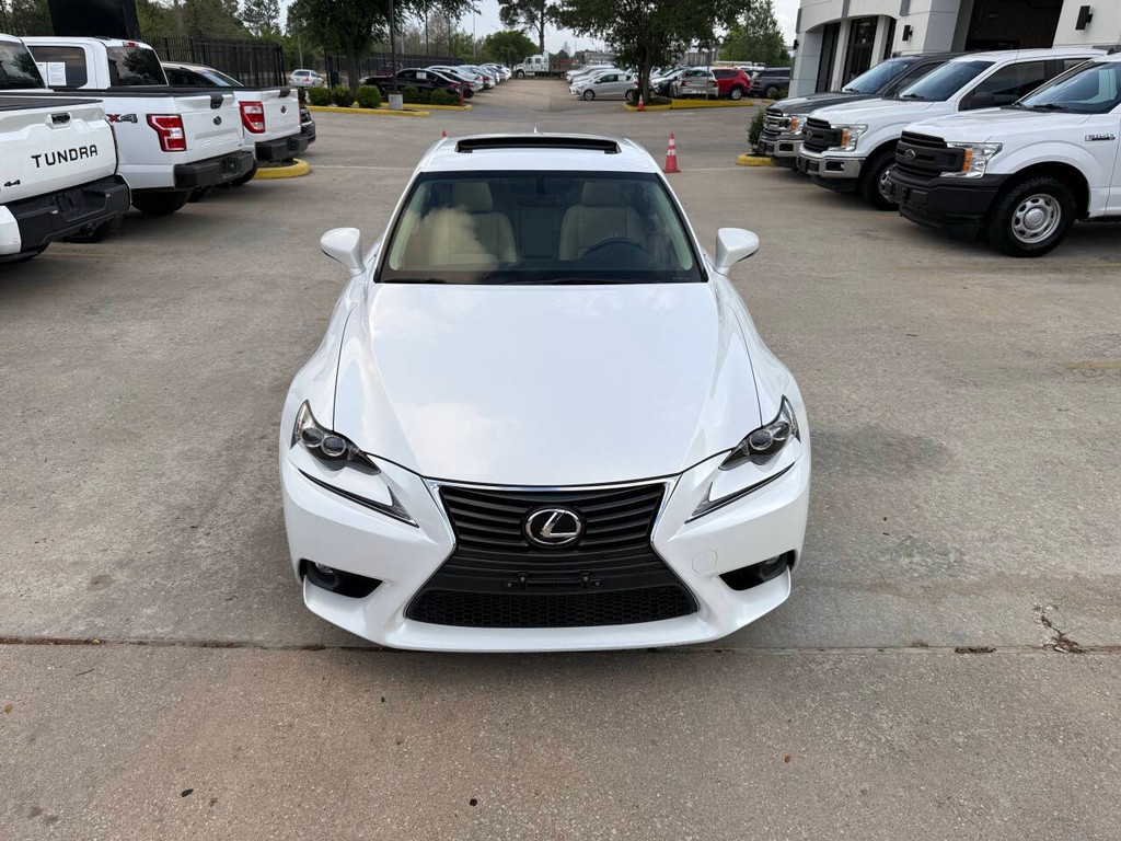 Lexus IS 200t Vehicle Full-screen Gallery Image 38