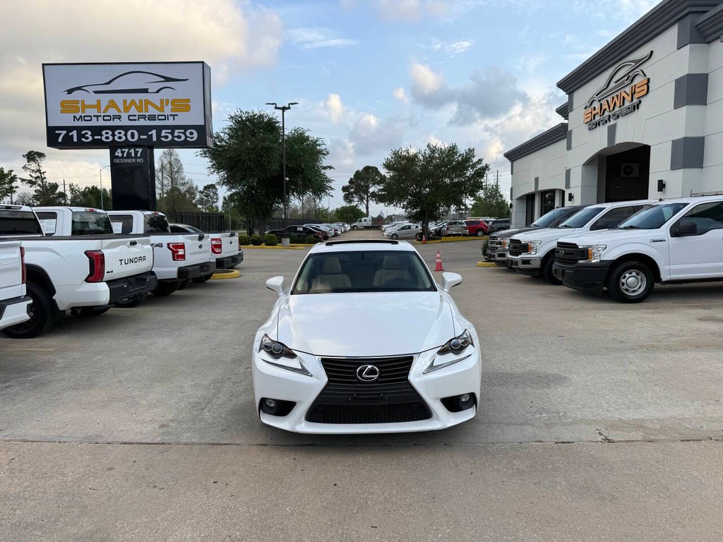 Lexus IS 200t Vehicle Full-screen Gallery Image 39