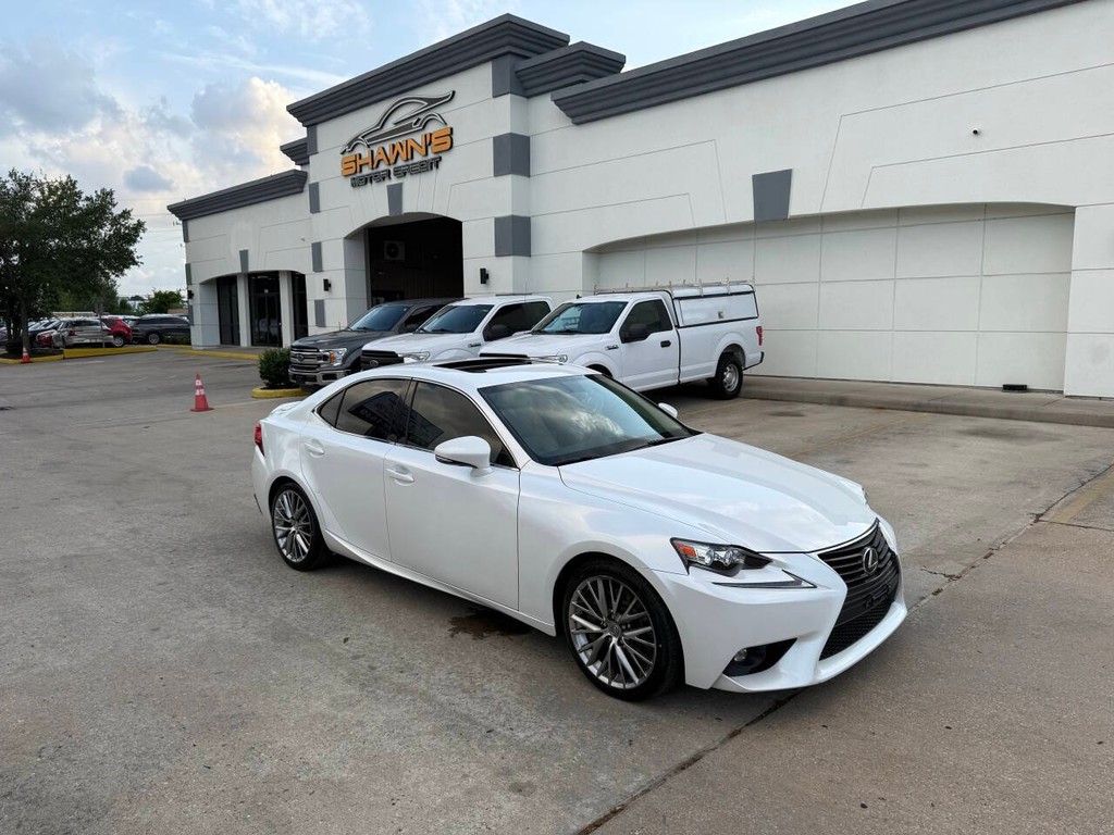 Lexus IS 200t Vehicle Full-screen Gallery Image 41