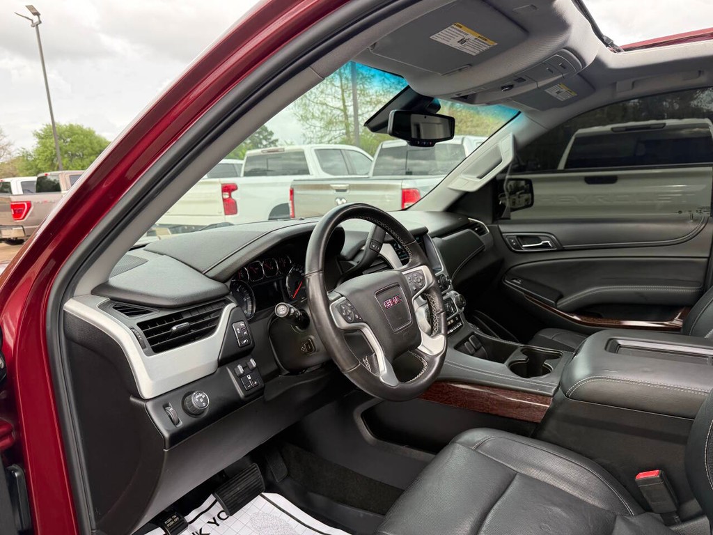 GMC Yukon Vehicle Full-screen Gallery Image 06