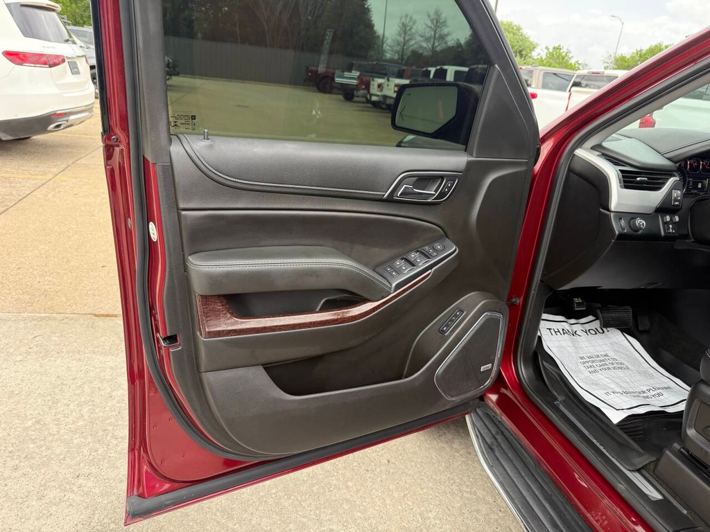 GMC Yukon Vehicle Full-screen Gallery Image 08