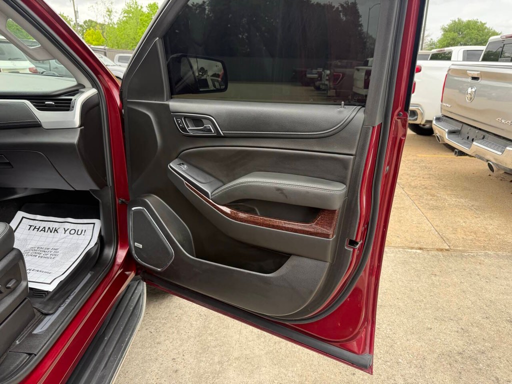 GMC Yukon Vehicle Full-screen Gallery Image 11