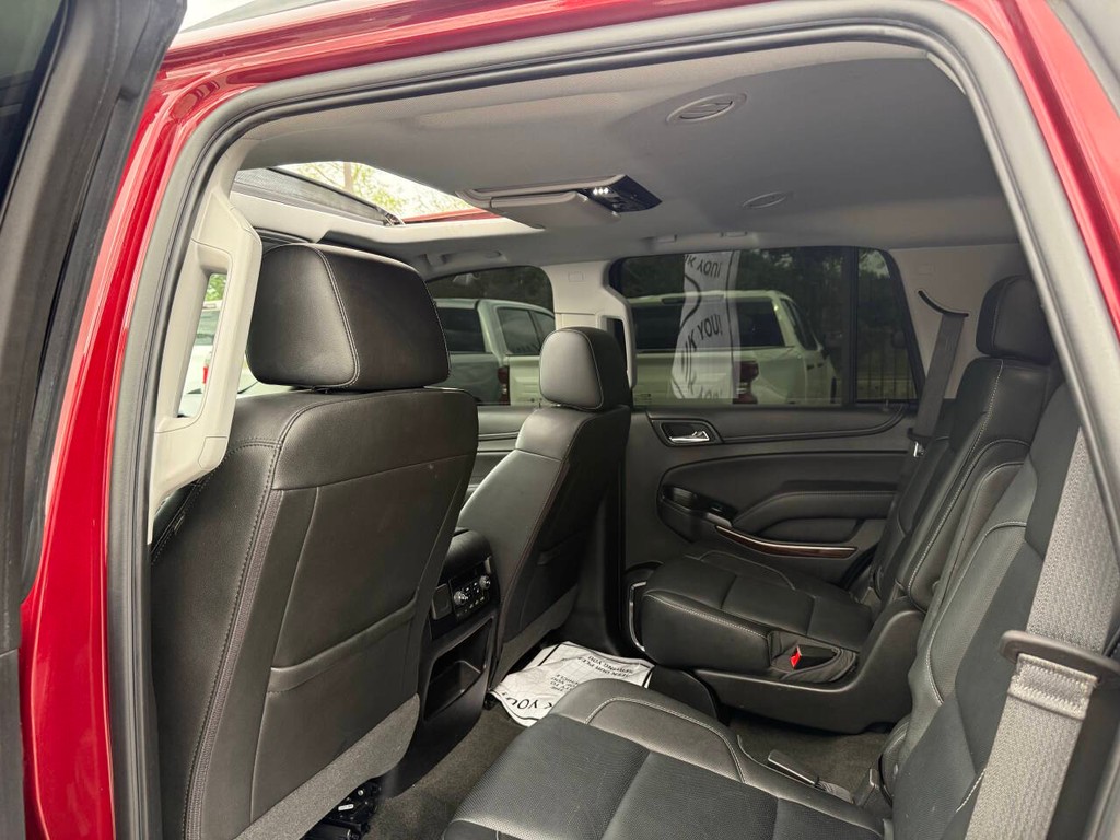 GMC Yukon Vehicle Full-screen Gallery Image 12