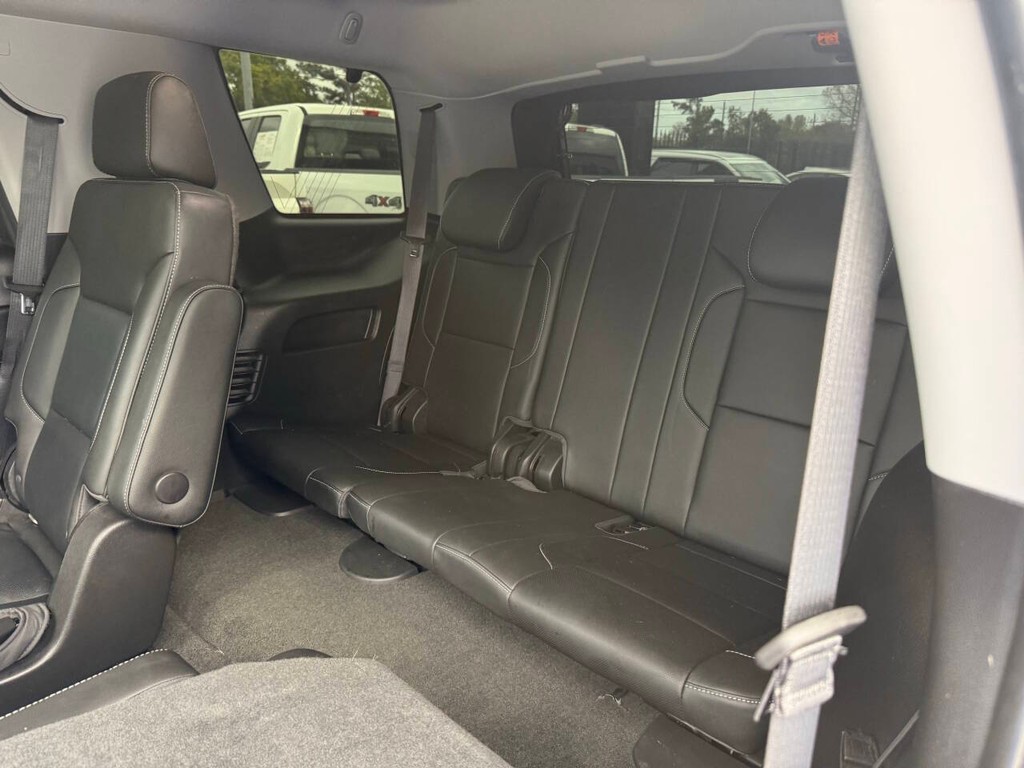 GMC Yukon Vehicle Full-screen Gallery Image 14