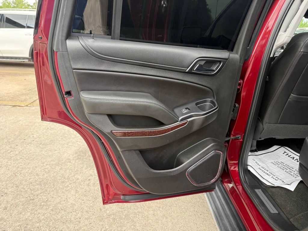 GMC Yukon Vehicle Full-screen Gallery Image 15