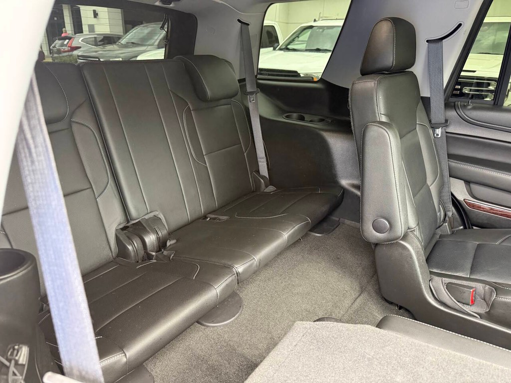 GMC Yukon Vehicle Full-screen Gallery Image 17