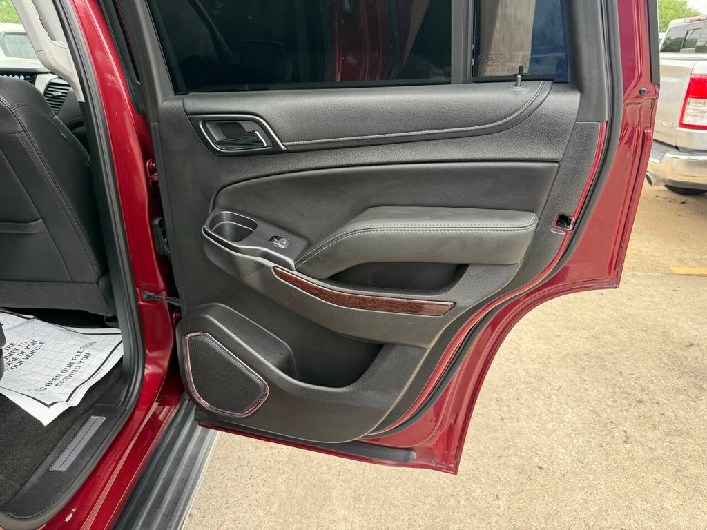 GMC Yukon Vehicle Full-screen Gallery Image 18