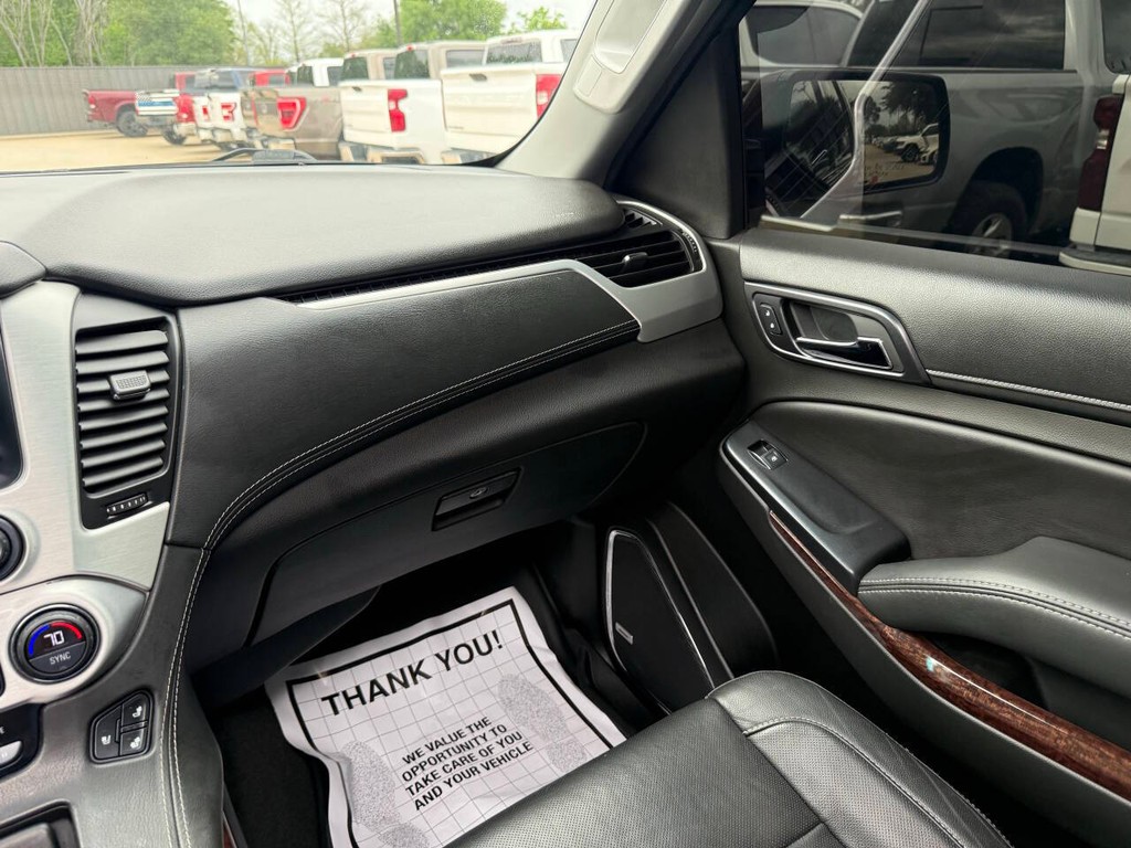 GMC Yukon Vehicle Full-screen Gallery Image 22