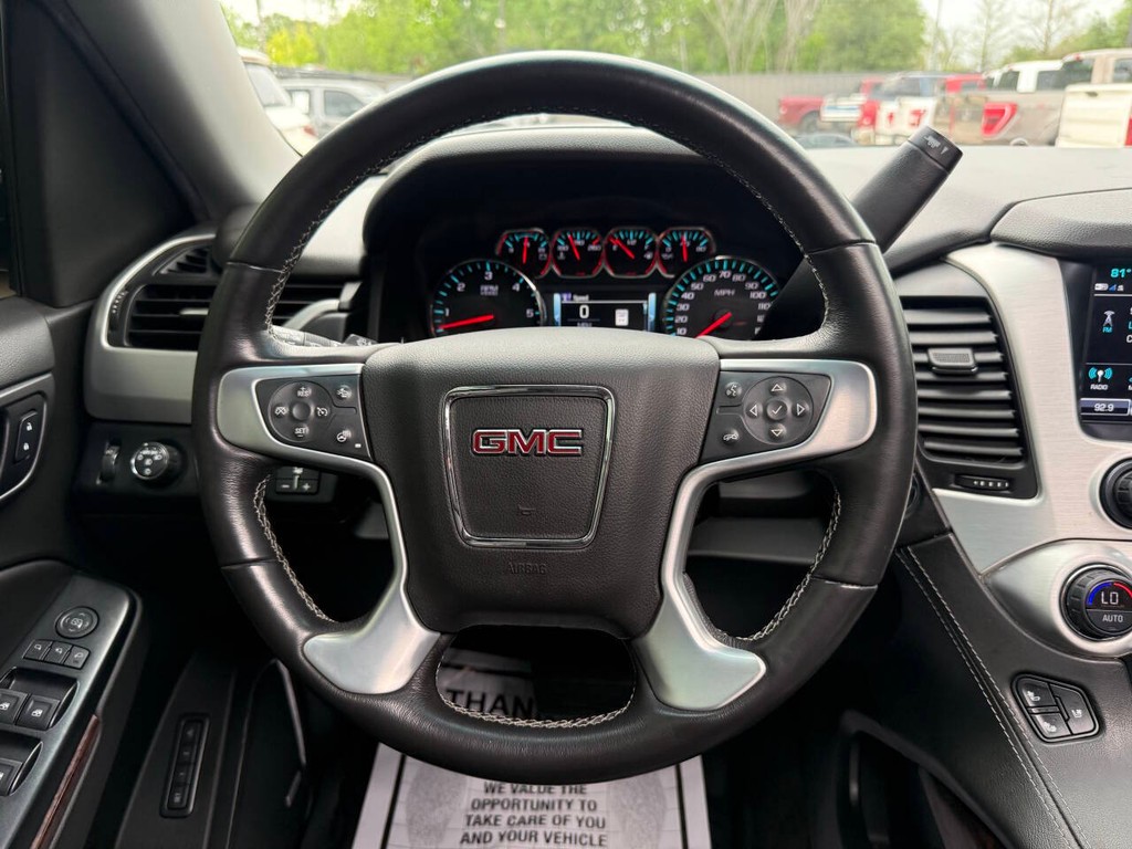 GMC Yukon Vehicle Full-screen Gallery Image 24