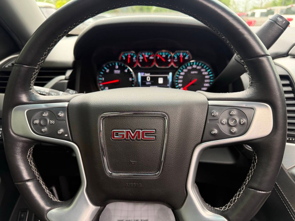 GMC Yukon Vehicle Full-screen Gallery Image 25