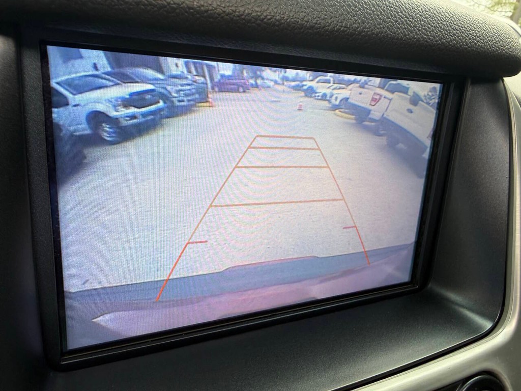 GMC Yukon Vehicle Full-screen Gallery Image 28